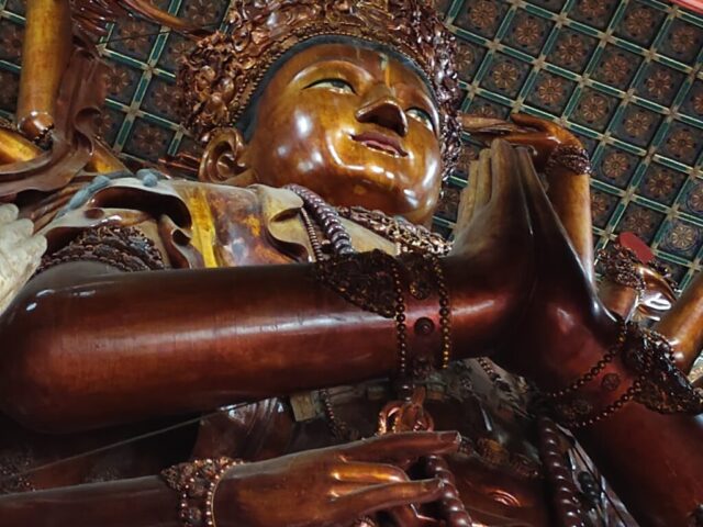 Guanyin, Bouddha de bois - 23 m Chengde Temple de la Paix universelle Guanyin Bouddha de bois - 23 m