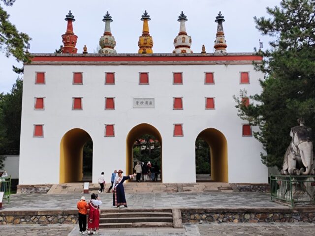 La porte aux cinq pagodes "Merveilles du monde" Le Petit Potala de Chengde La porte aux cinq pagodes "Merveilles du monde"