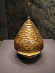 Casque en fer doré - dynastie Ming Musée de la capitale - Pékin
