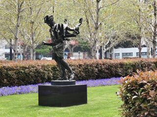 Apollon, l'offrande - Arman - France Sculptures du Parc Jìng'ān - Shanghai