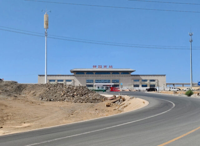 Liuyuan dans le Gansu - du centre ville à la gare TGV