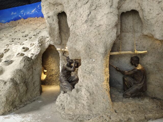Conditions de travail pour le creusement des Karez