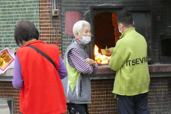 5-3 Temples à papiers g