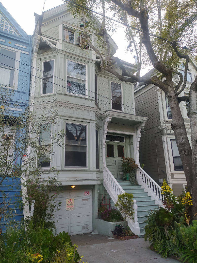 9-2 Nos hôtes b 9-2 Nos hôtes b